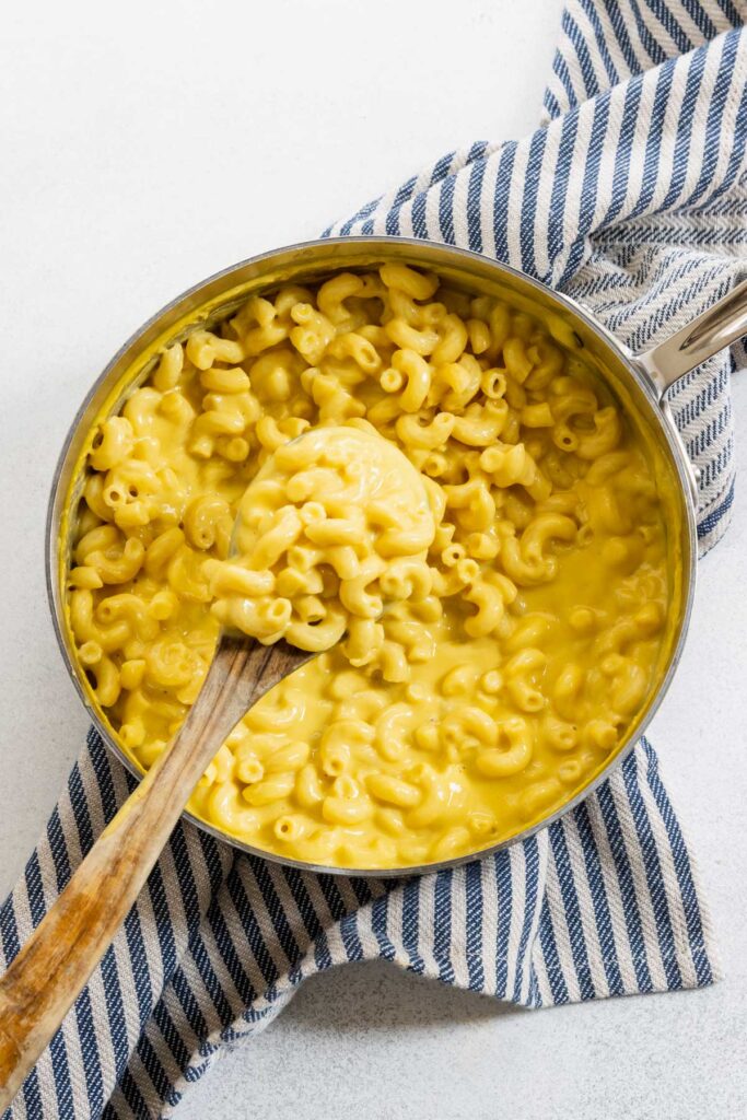 Vegan mac and cheese in a pot 