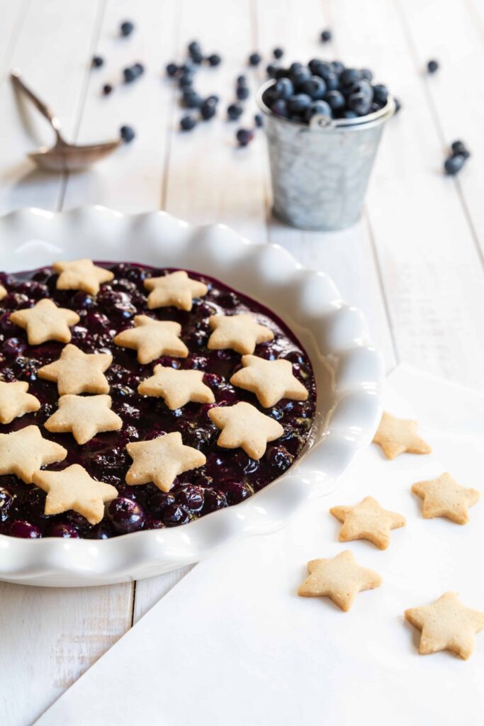 Blueberry Pie Crisp in a pie dish 