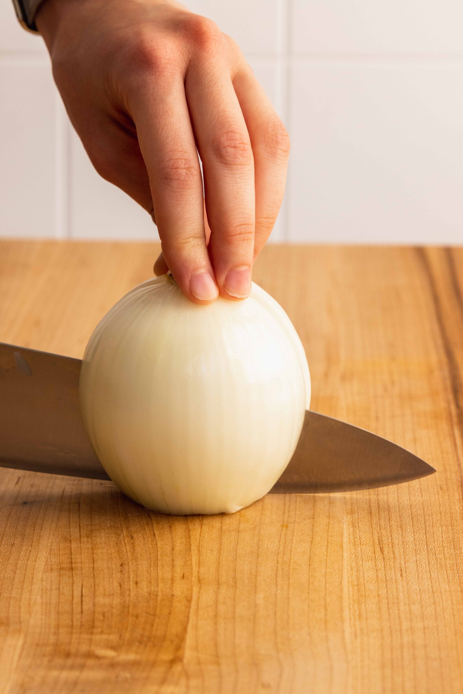 Slicing onion