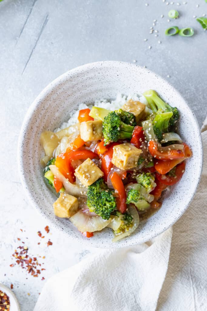 Crispy Sesame Garlic Tofu with Vegetables