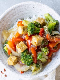 Crispy Sesame Garlic Tofu with Vegetables