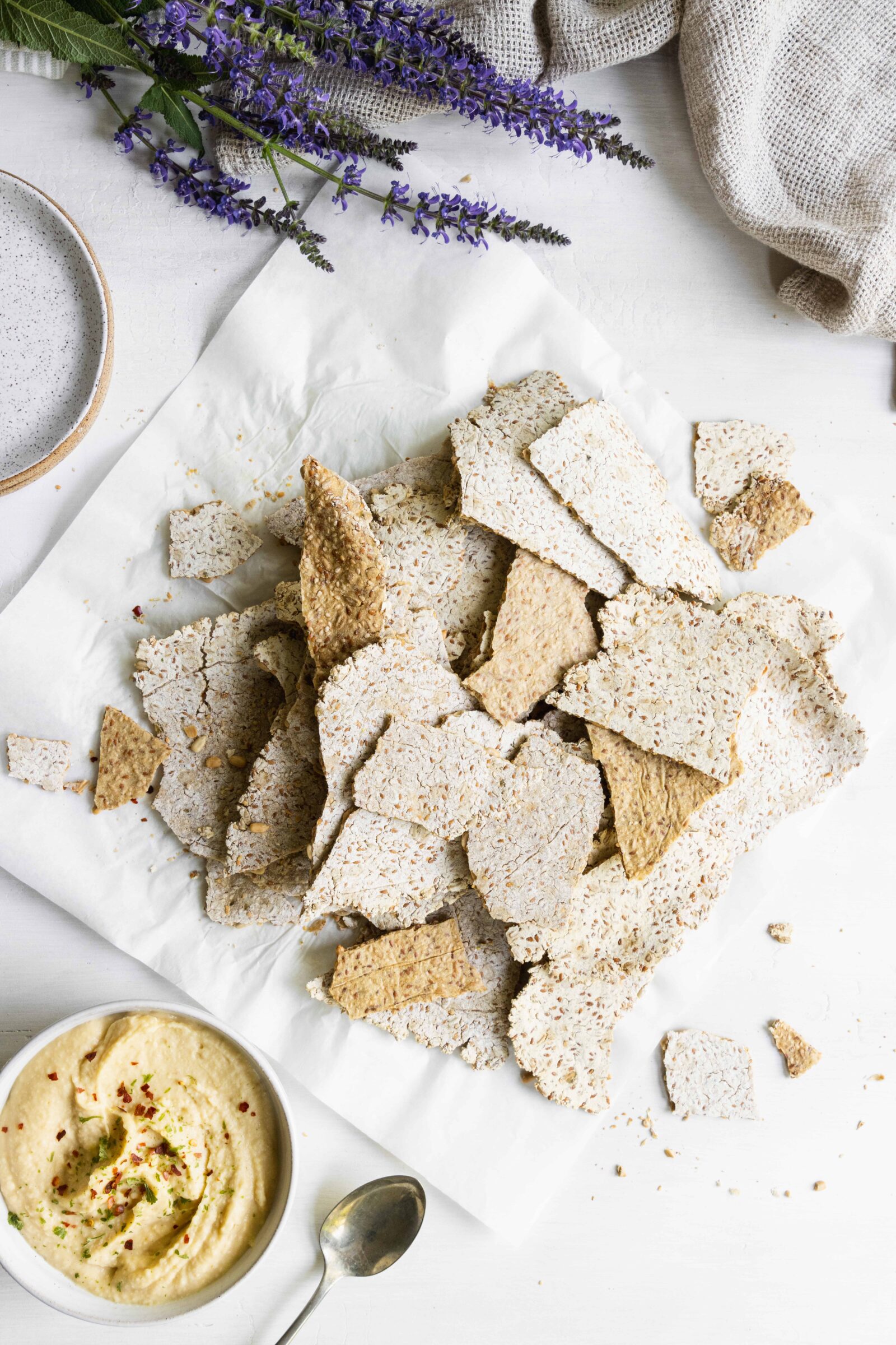 Oil-free crackers served with hummus