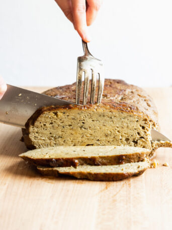 Slicing vegan turkey roast