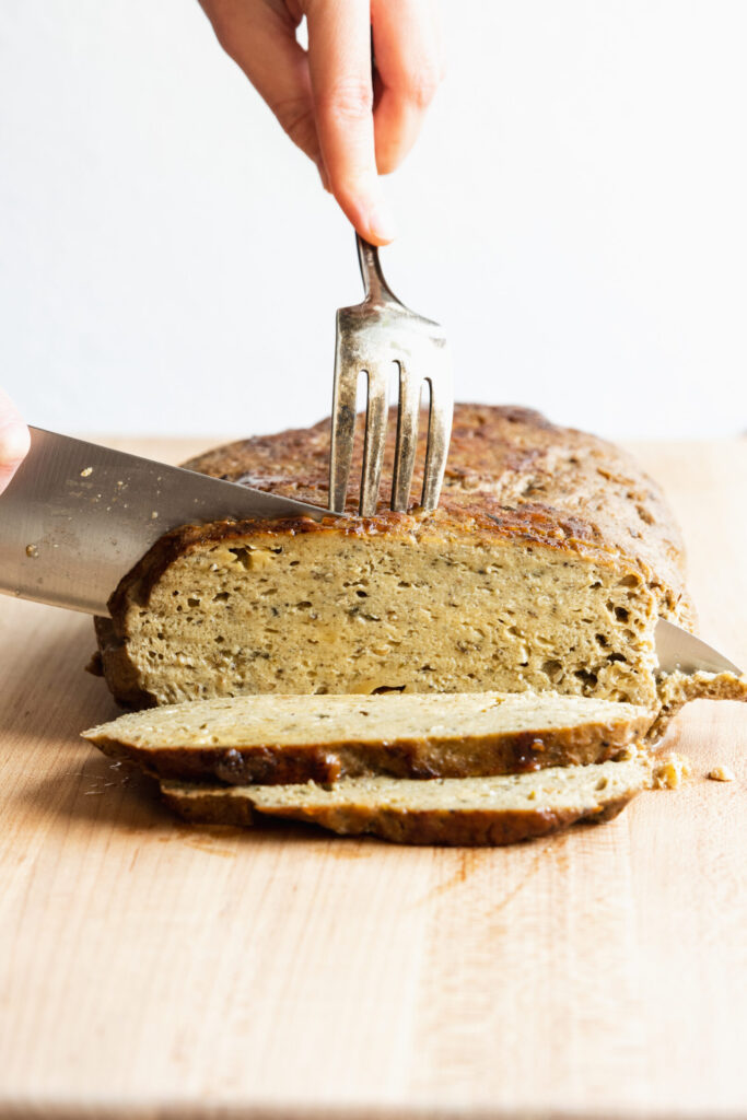 Slicing vegan turkey roast